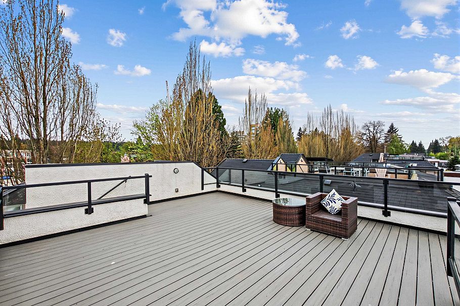 4555 W 9th Avenue Vancouver, BC - 2