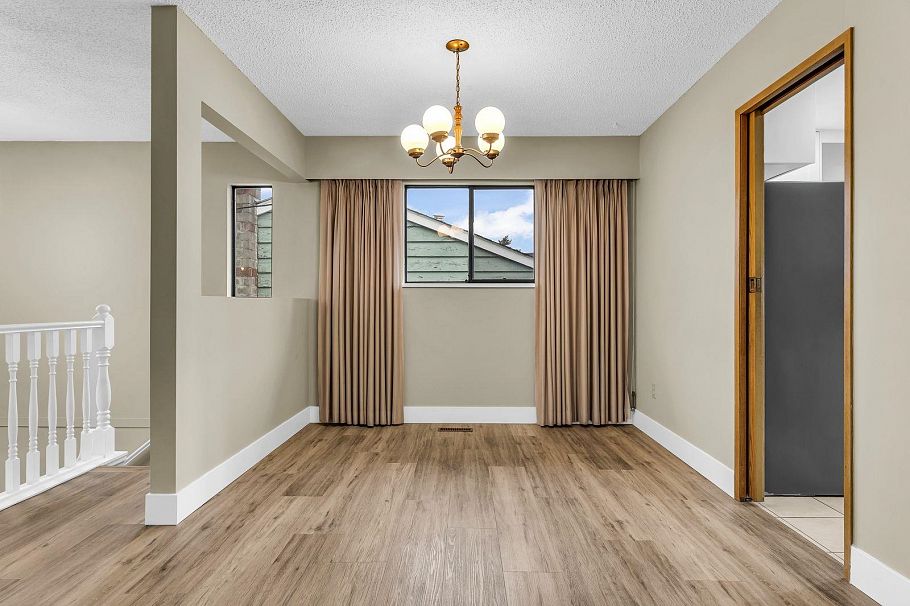 859 E 17th Street North Vancouver, BC - 7