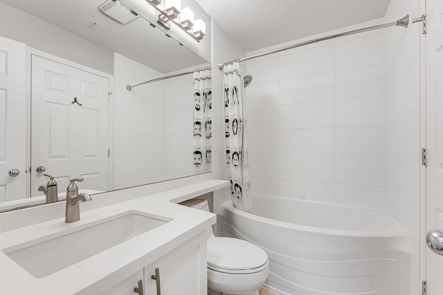 210 1675 W 10th Avenue Vancouver, BC - 13