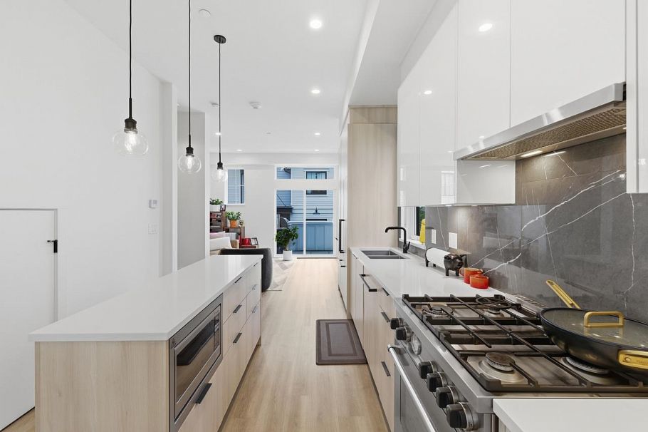 13 237 Ridgeway Avenue North Vancouver, BC - 11