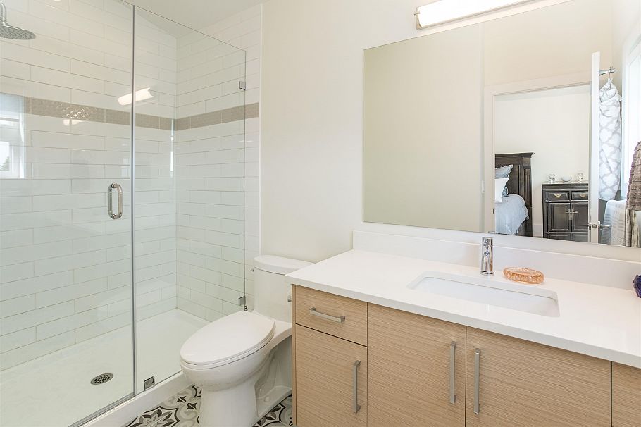 341 E 13th Street North Vancouver, BC - 24