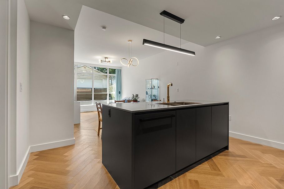 107 458 W 63rd Avenue Vancouver, BC - 6