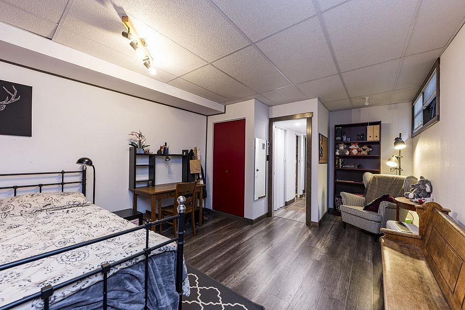 3132 Lonsdale Avenue North Vancouver, BC - 30