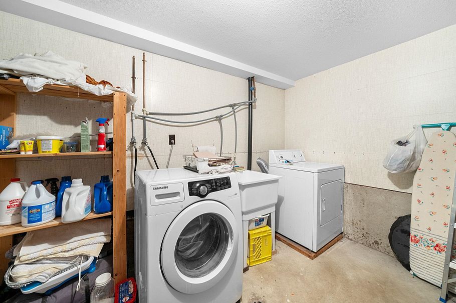741 E 14th Street North Vancouver, BC - 26