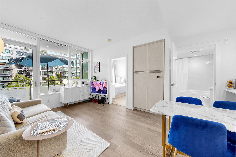 304 4963 Cambie Street Vancouver, BC - 3