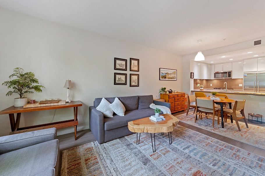 216 255 W 1st Street North Vancouver, BC - 1