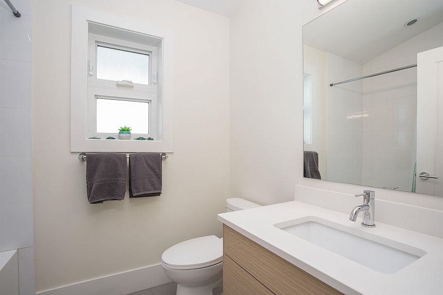 341 E 13th Street North Vancouver, BC - 29