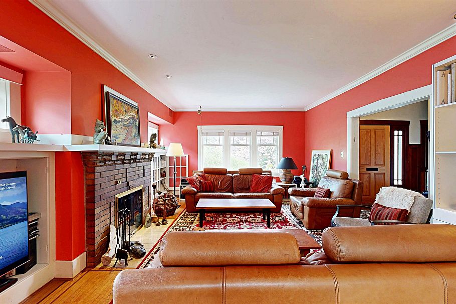 4402 W 12th Avenue Vancouver, BC - 1