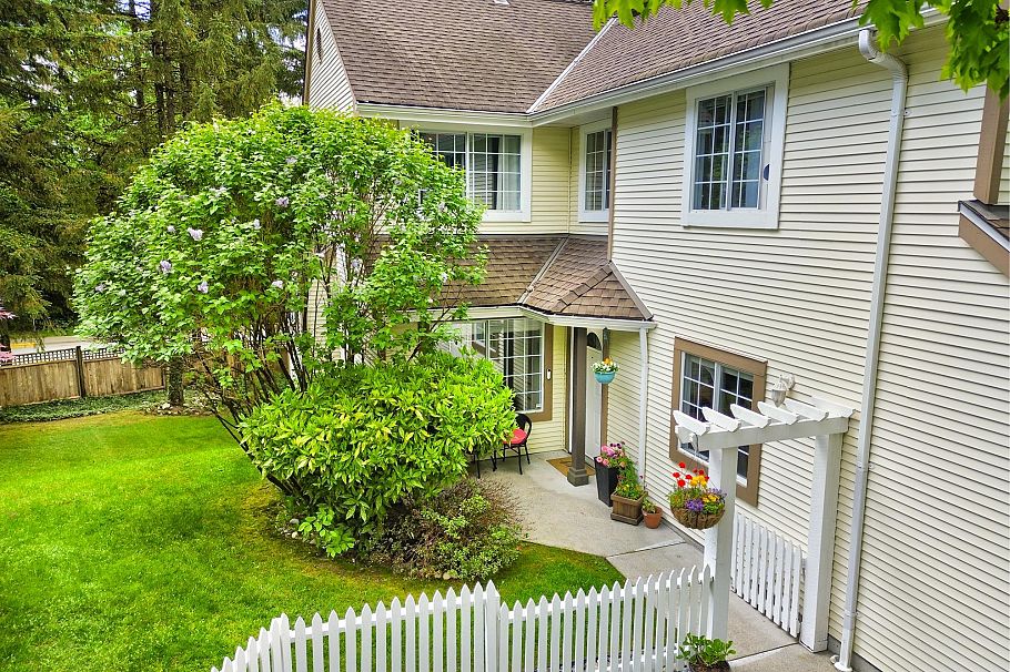 2 3939 Indian River Drive North Vancouver, BC - 2
