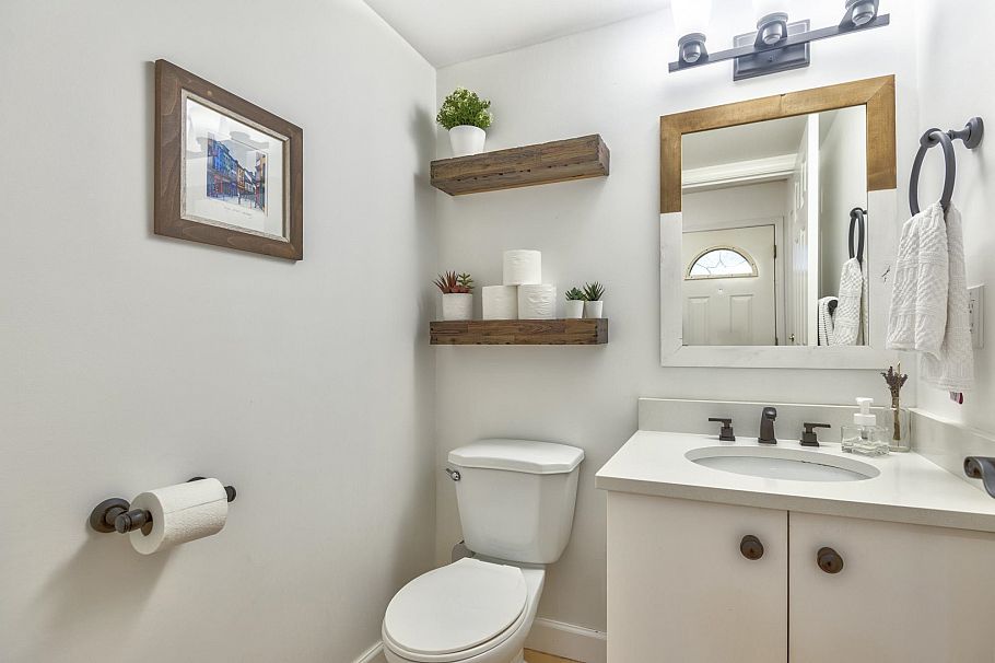 2 3939 Indian River Drive North Vancouver, BC - 18