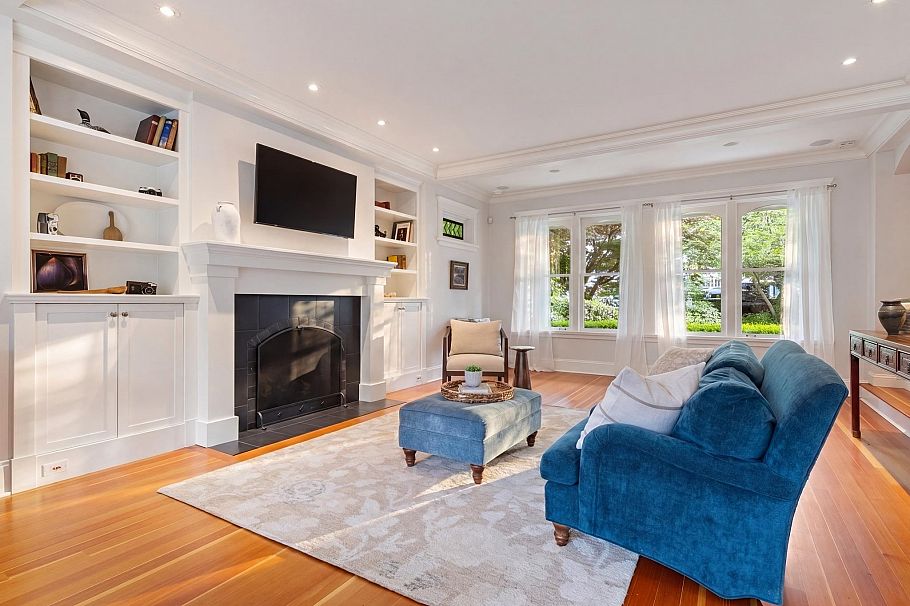 3586 Emerald Drive North Vancouver, BC - 2