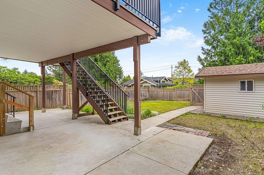 859 E 17th Street North Vancouver, BC - 31
