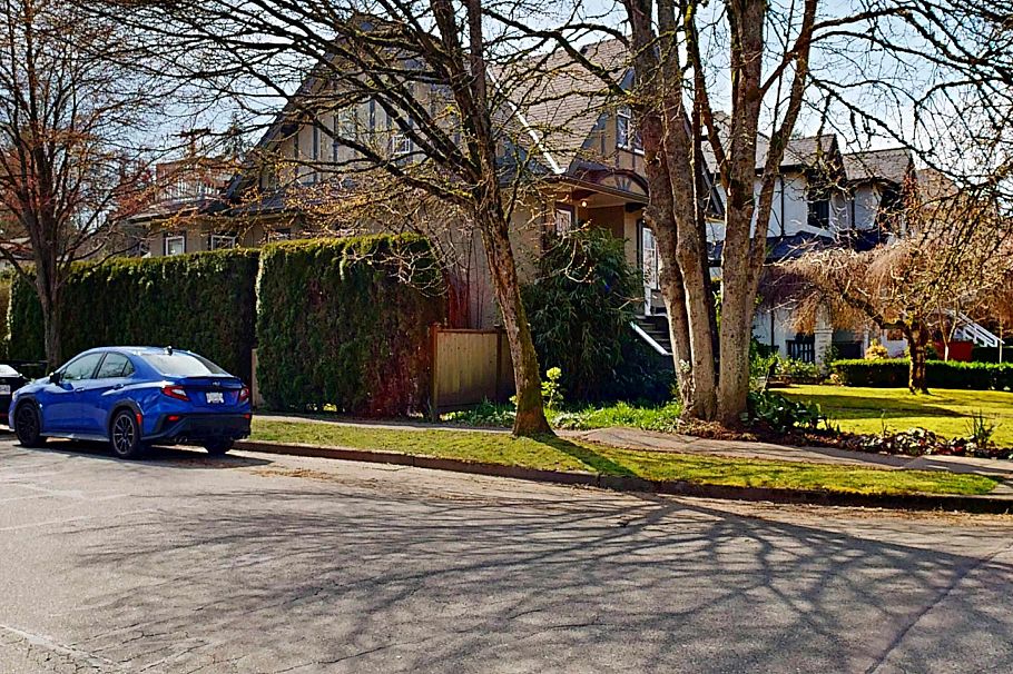 4402 W 12th Avenue Vancouver, BC - 32