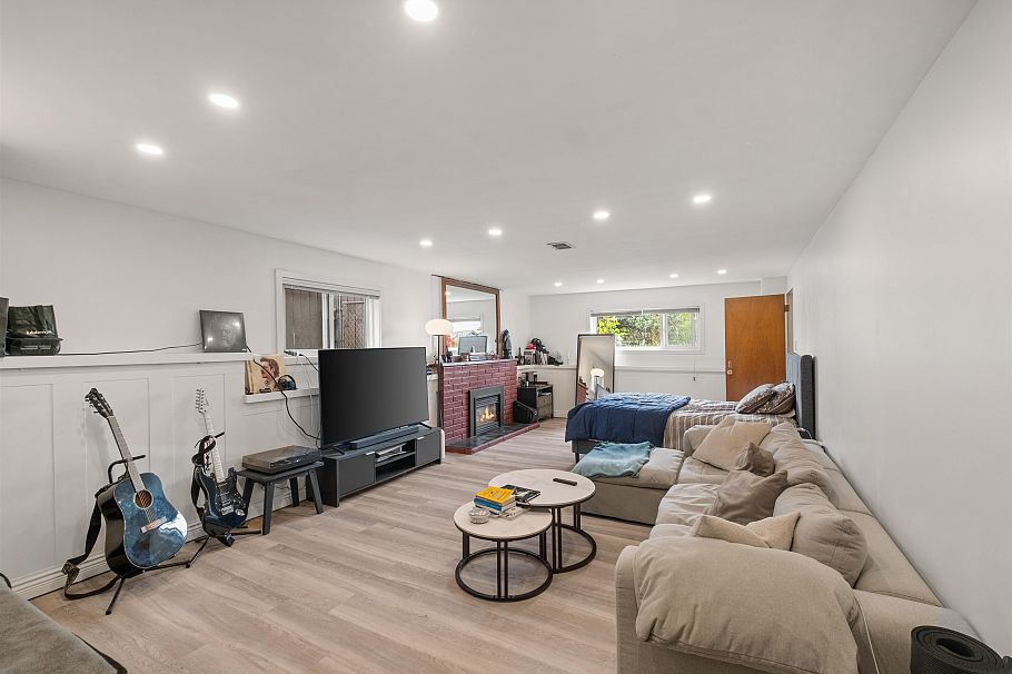 962 Whitchurch Street North Vancouver, BC - 23