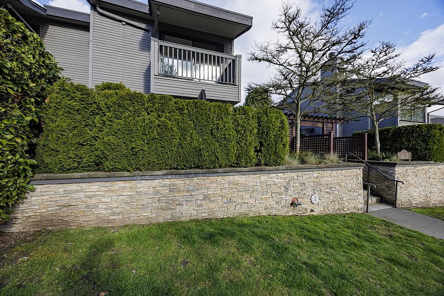 3132 Lonsdale Avenue North Vancouver, BC - 1