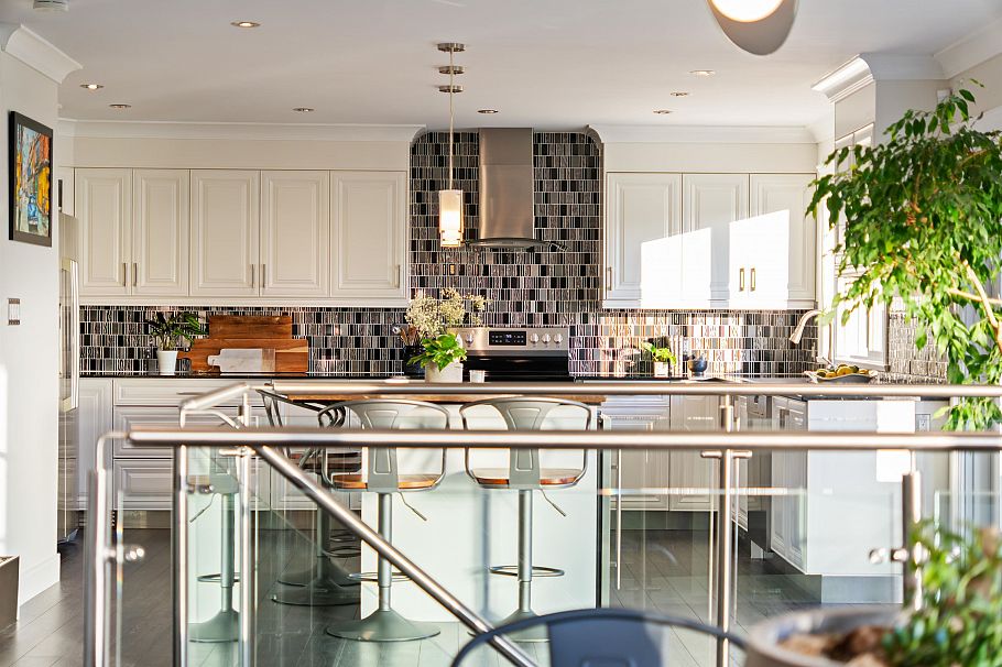 906 Strathaven Drive North Vancouver, BC - 3