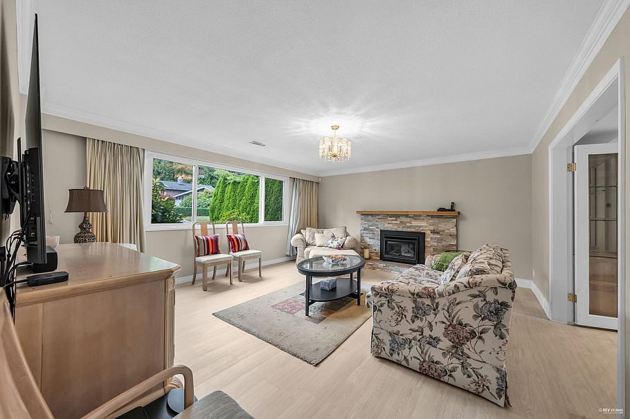 3566 Regent Avenue North Vancouver, BC - 31