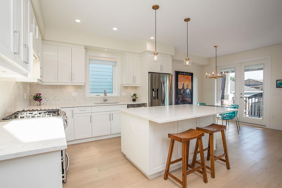 341 E 13th Street North Vancouver, BC - 4