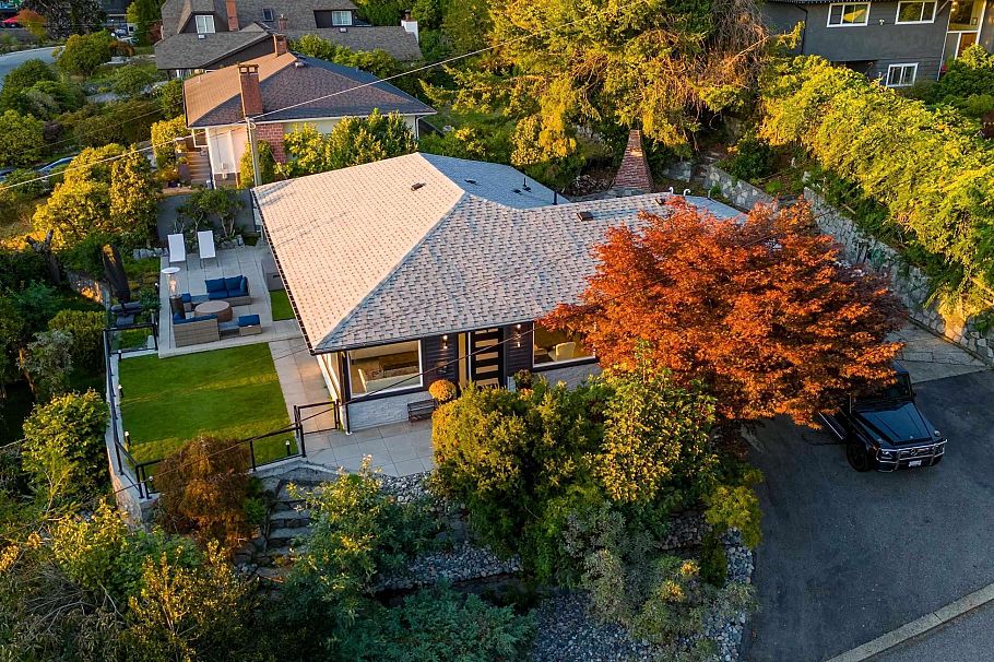 3812 Dalkeith Drive North Vancouver, BC - 25