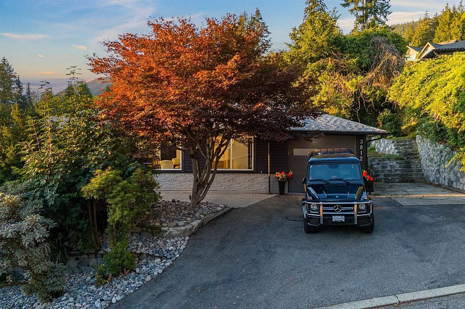 3812 Dalkeith Drive North Vancouver, BC - 21