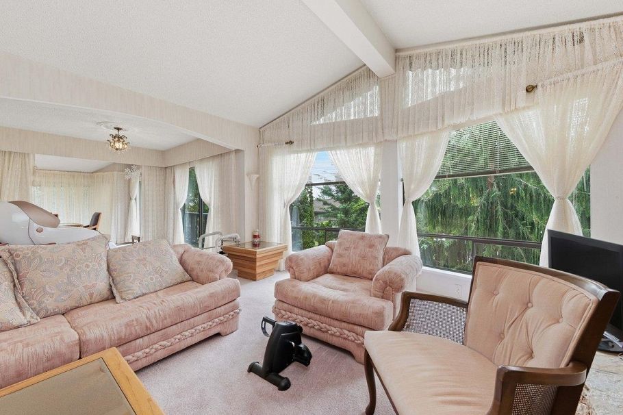 4786 Armour Court North Vancouver, BC - 3