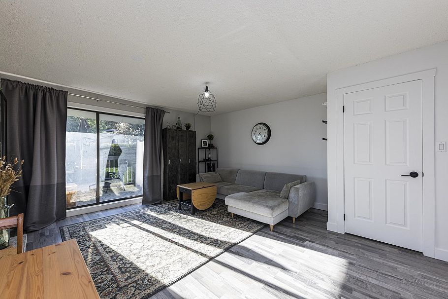 3132 Lonsdale Avenue North Vancouver, BC - 4