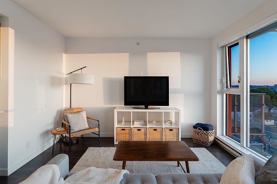 1001 933 E Hastings Street Vancouver, BC - 4