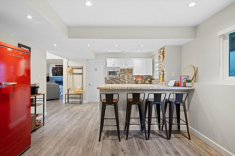 906 Strathaven Drive North Vancouver, BC - 27