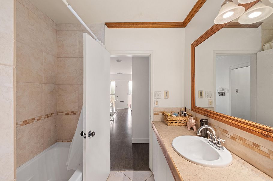 962 Whitchurch Street North Vancouver, BC - 18