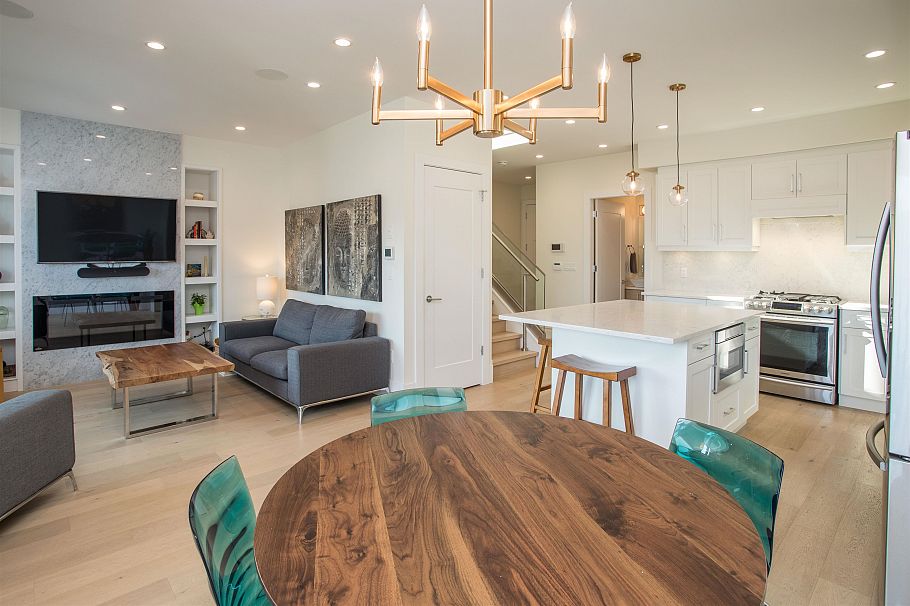 341 E 13th Street North Vancouver, BC - 13