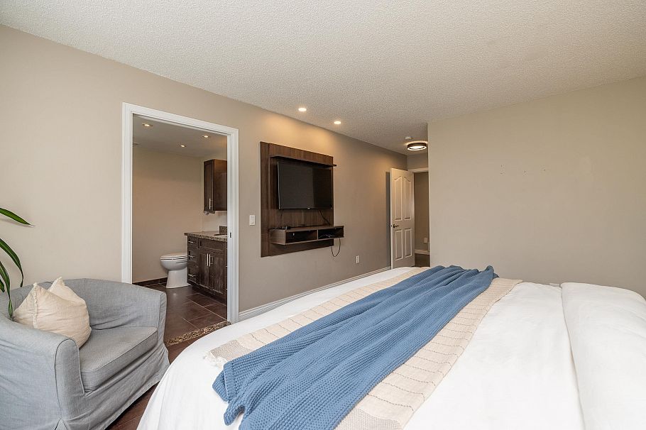 863 Roche Point Drive North Vancouver, BC - 25
