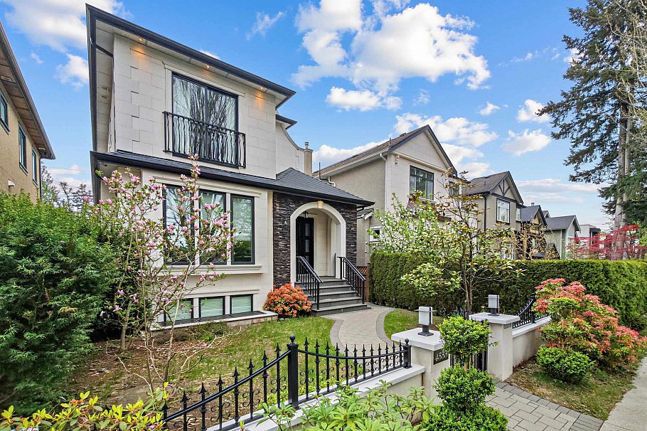 4555 W 9th Avenue Vancouver, BC - 5