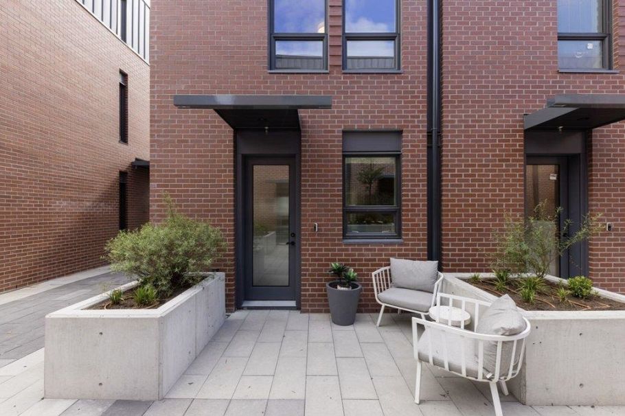 810 W 37th Avenue Vancouver, BC - 4