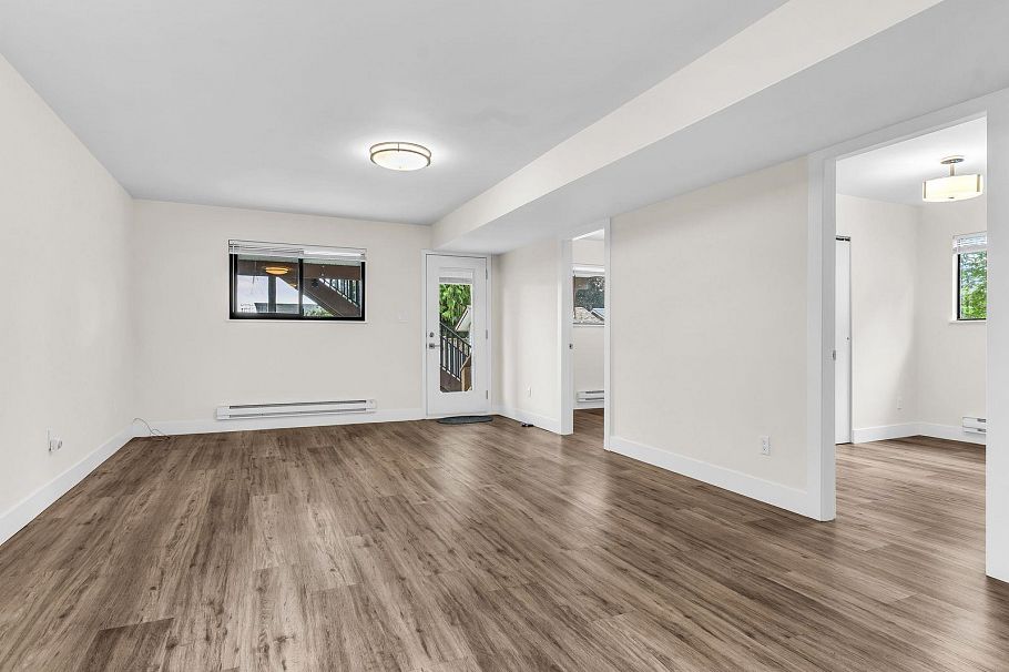859 E 17th Street North Vancouver, BC - 24