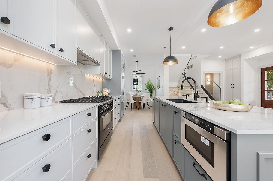 1 375 E 33rd Avenue Vancouver, BC - 8