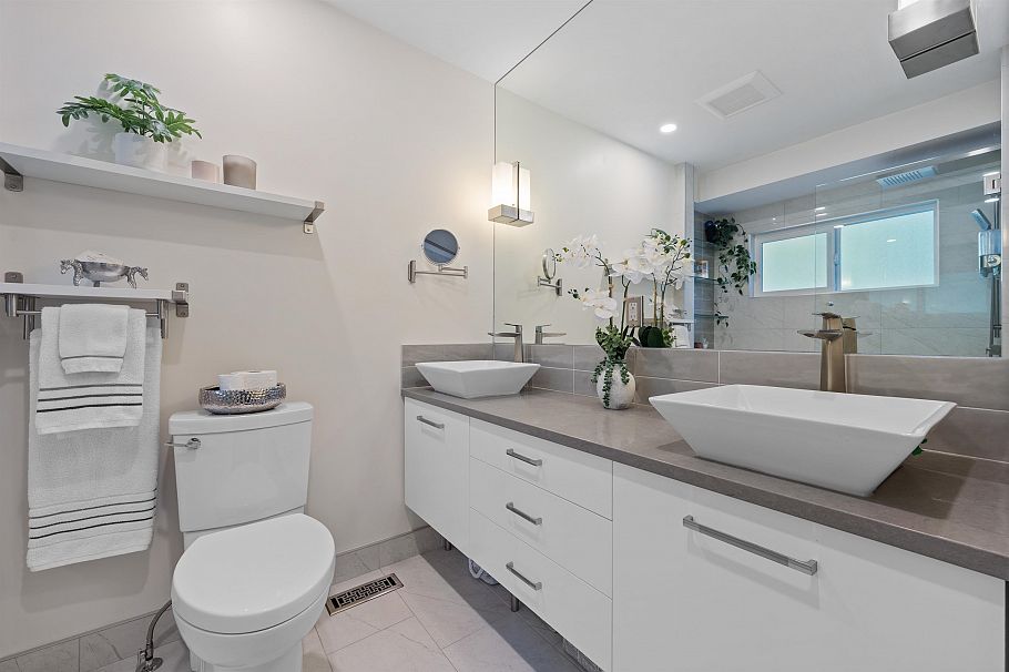 906 Strathaven Drive North Vancouver, BC - 17