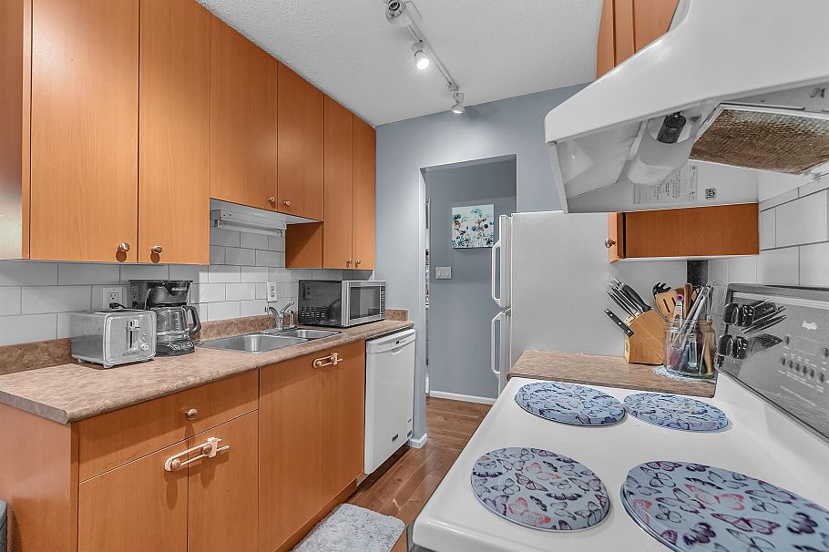 107 170 E 3rd Street North Vancouver, BC - 3