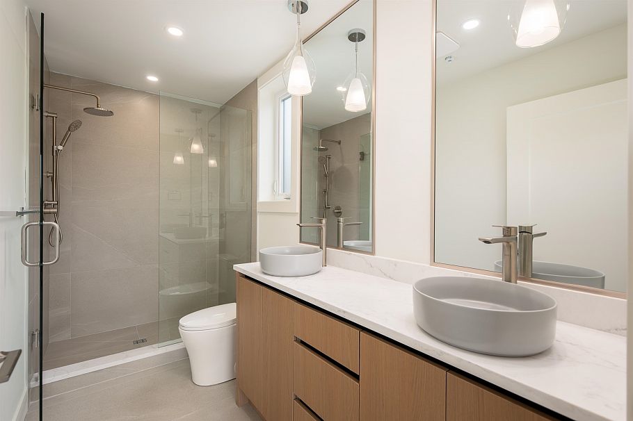 1 3645 Dundas Street Vancouver, BC - 15