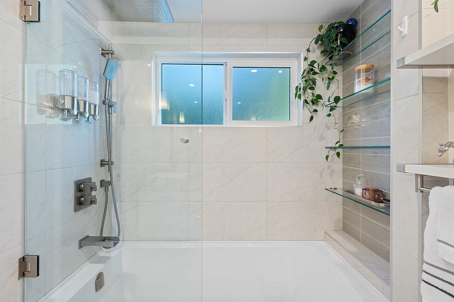 906 Strathaven Drive North Vancouver, BC - 18