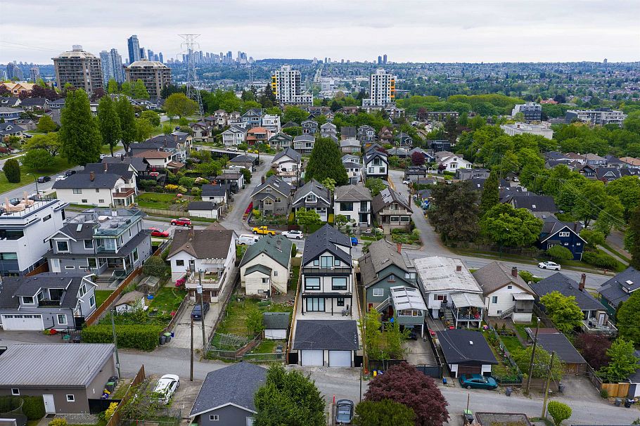1 3645 Dundas Street Vancouver, BC - 27