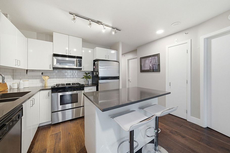 405 155 W 1st Street North Vancouver, BC - 6