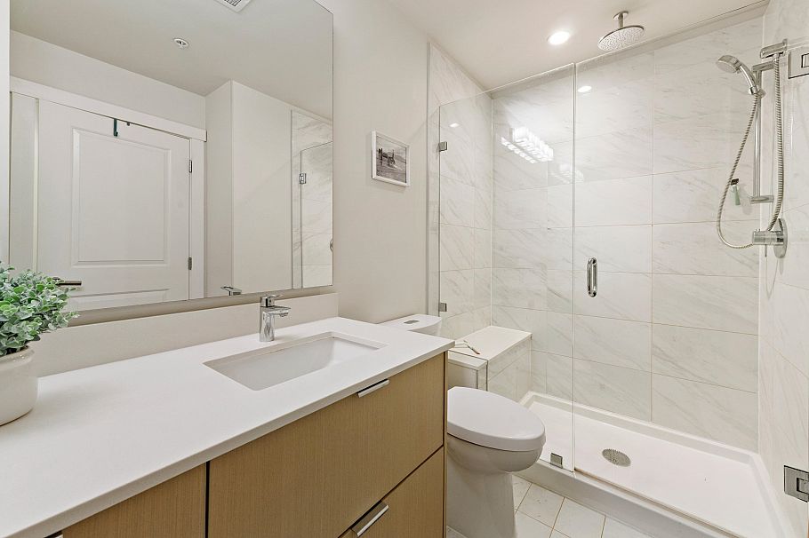216 255 W 1st Street North Vancouver, BC - 14