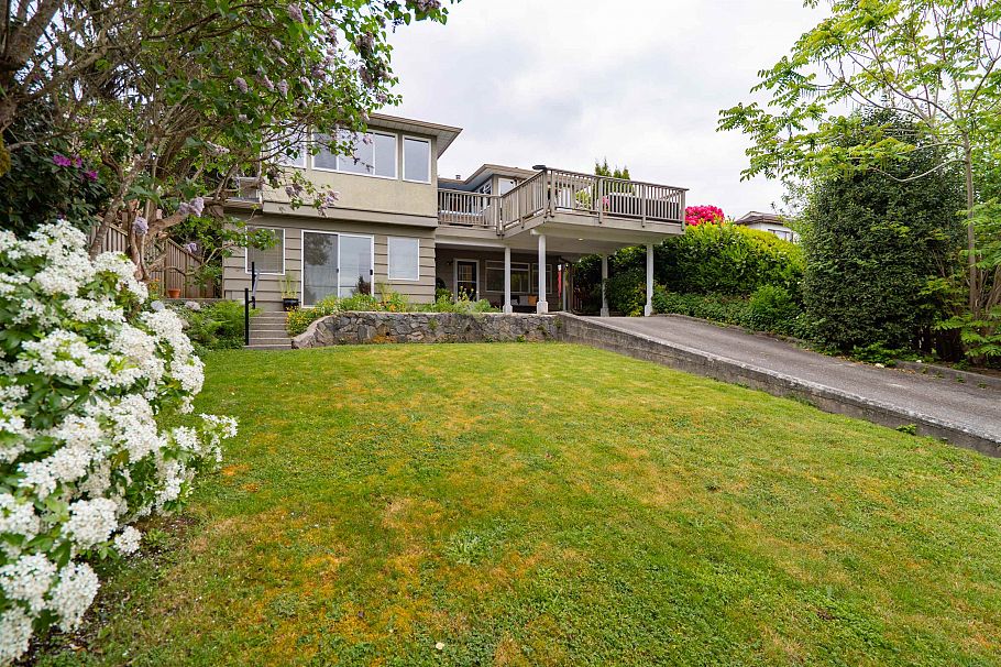 939 Calverhall Street North Vancouver, BC - 37