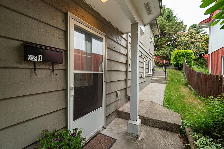 939 Calverhall Street North Vancouver, BC - 40