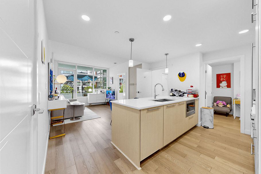 304 4963 Cambie Street Vancouver, BC - 5
