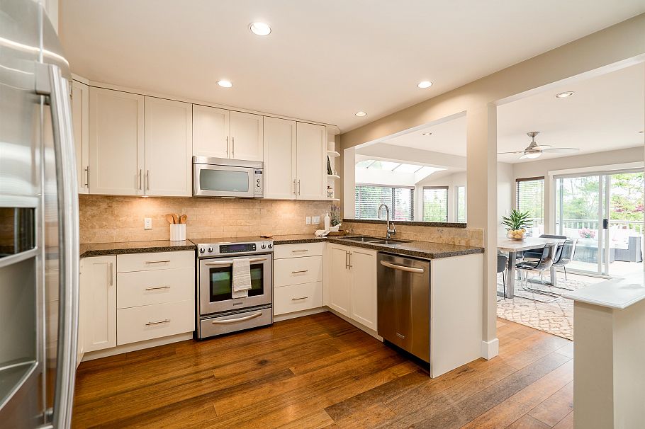 939 Calverhall Street North Vancouver, BC - 1