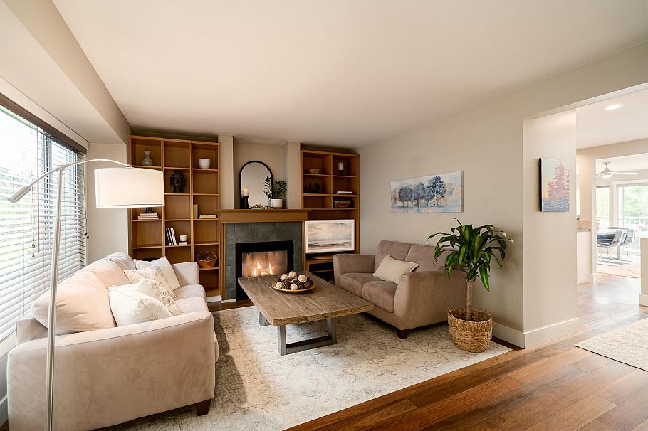 939 Calverhall Street North Vancouver, BC - 4
