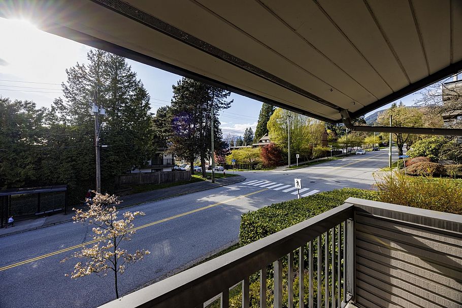 3132 Lonsdale Avenue North Vancouver, BC - 23