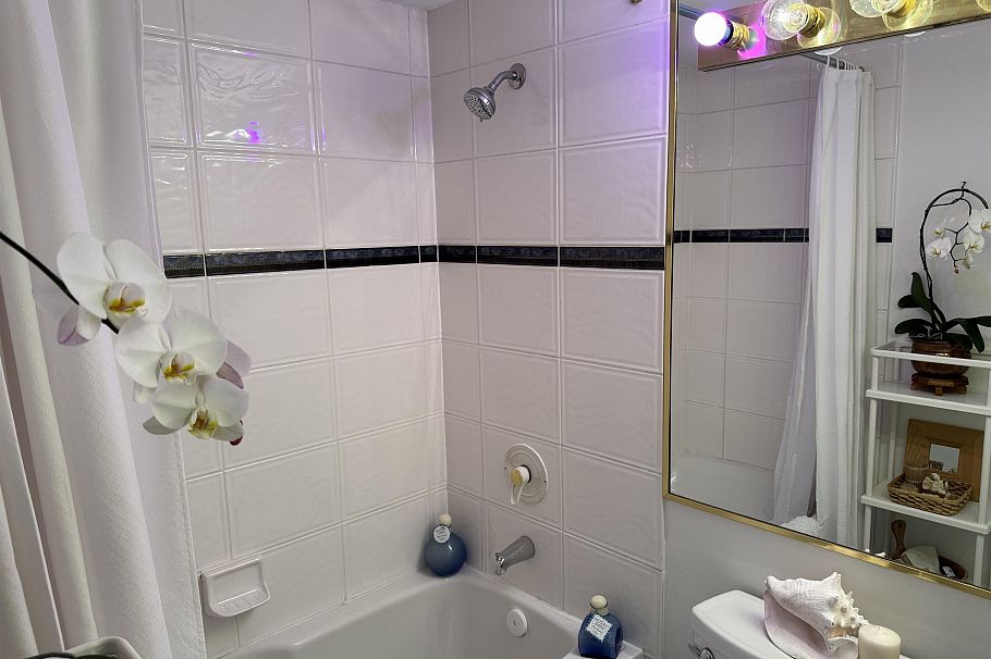 311 1630 W 1st Avenue Vancouver, BC - 9