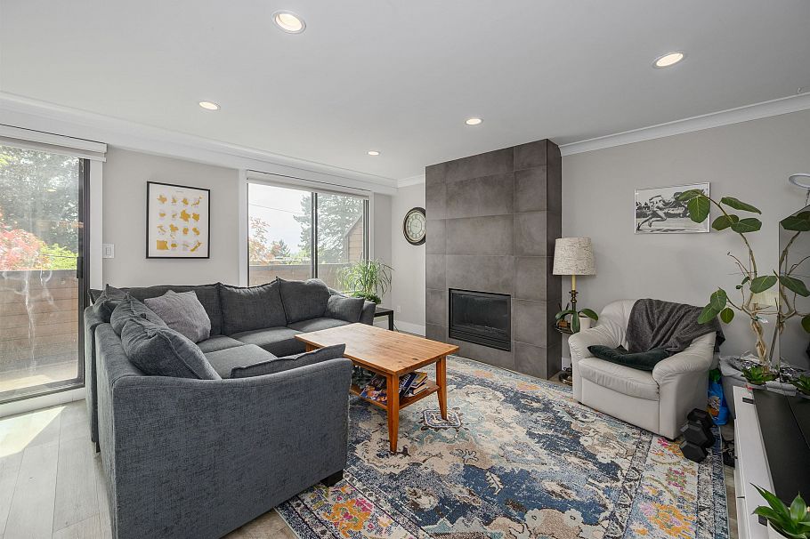 3201 Lonsdale Avenue North Vancouver, BC - 3